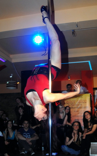 Zagreb, 300411.
Strossmayerovo setaliste, Strossmayer bar.
Natjecanje u plesu na stangi.
Na slici: Ana Goja iz Rijeke
Foto: CROPIX Zagreb, 300411.
Strossmayerovo setaliste, Strossmayer bar.
Natjecanje u plesu na stangi.
Na slici: Ana Goja iz Rijeke
Foto: CROPIX