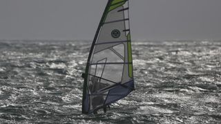 Zadar: Surferi uživaju u valovima koje je prouzročilo snažno jugo, Photo: Filip Brala/PIXSELL