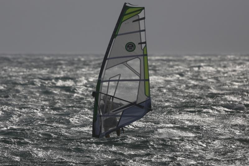 Zadar: Surferi uživaju u valovima koje je prouzročilo snažno jugo, Photo: Filip Brala/PIXSELL