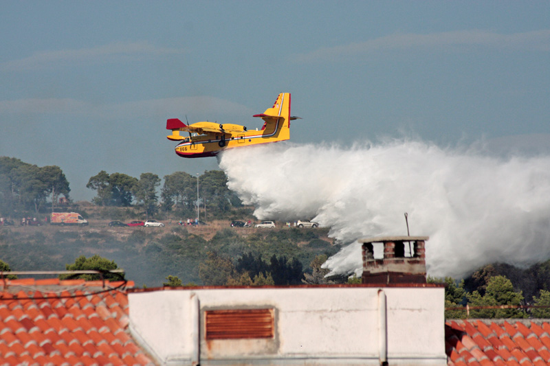 Požar na Plovaniji (foto: Marin Gospić) Požar na Plovaniji (foto: Marin Gospić)