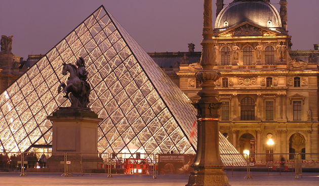 Louvre (Foto: staff.washington.edu)