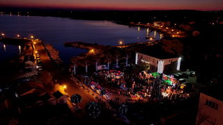 Advent na Viru: Sveta Luce razveselila virske mališane, upaljena treća adventska svijeća Advent na Viru: Sveta Luce razveselila virske mališane, upaljena treća adventska svijeća