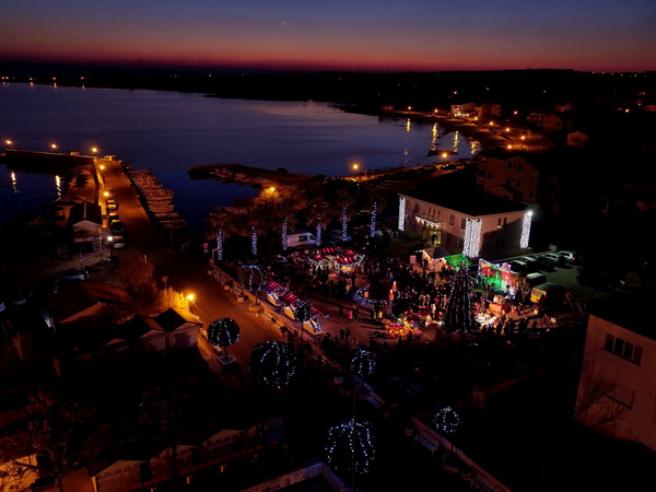 Advent na Viru: Sveta Luce razveselila virske mališane, upaljena treća adventska svijeća Advent na Viru: Sveta Luce razveselila virske mališane, upaljena treća adventska svijeća