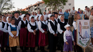 Bili Brig kod Ošk. Zadarski otoci: Svečanost imenovanja trga po D.T. Gavranu, foto: Darko Belančić