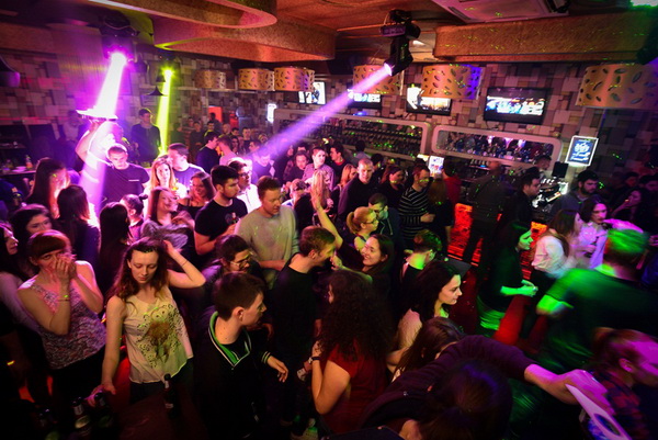 Mjesni Odbor u Maraschino Baru. Foto: Iva Perinčić Mjesni Odbor u Maraschino Baru. Foto: Iva Perinčić