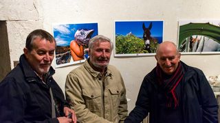 Galerija Kapetanova kula: Svečano otvorenje izložbe “Rastočeno vrime” Stipe Suraća. Foto: Mladen Radolović Mrlja Galerija Kapetanova kula: Svečano otvorenje izložbe “Rastočeno vrime” Stipe Suraća. Foto: Mladen Radolović Mrlja