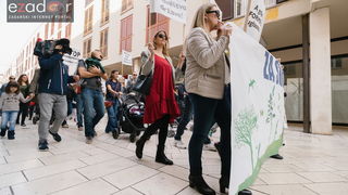 Prosvjedni skup roditelja protiv politike obaveznog cijepljenja Prosvjedni skup roditelja protiv politike obaveznog cijepljenja