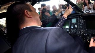 Predsjednica Grabar-Kitarović na predstavljanju novih helikoptera Kiowa Warriors u 93. Zrakoplovnoj bazi u Zemuniku. Photo: Dino Stanin/PIXSELL Predsjednica Grabar-Kitarović na predstavljanju novih helikoptera Kiowa Warriors u 93. Zrakoplovnoj bazi u Zemuniku. Photo: Dino Stanin/PIXSELL