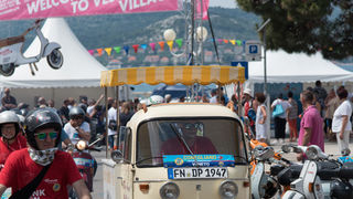 Spektakularni defile vespaša, foto: Vinko Pešić Spektakularni defile vespaša, foto: Vinko Pešić