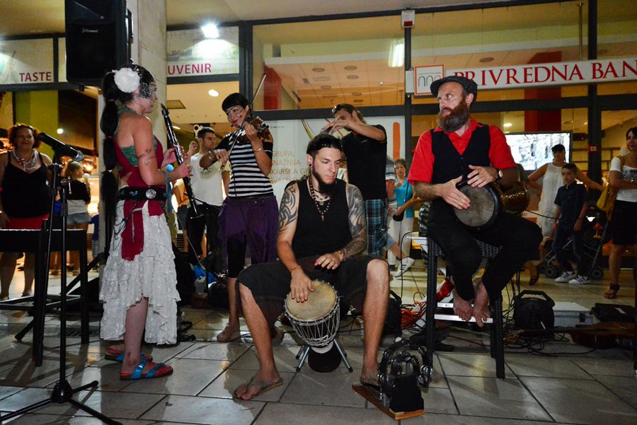 Performeri Saraswati na KalelargArt-u ; foto Iva Perinčić Performeri Saraswati na KalelargArt-u ; foto Iva Perinčić