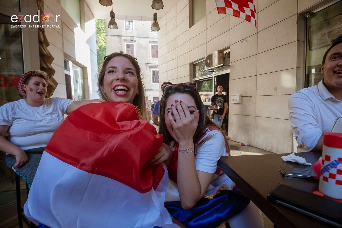 Navijačko ludilo u Zadru za vrijeme i nakon finala Svjetskog prvenstva Navijačko ludilo u Zadru za vrijeme i nakon finala Svjetskog prvenstva