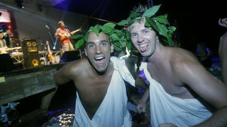 Split, 200810.
Koncert “Funk on the beach” u cast preminulog Dina Dvornika odrzan je na plazi Bacvice u organizaciji Deana Dvornika. Koncert je kasnio dva sata, dok je vise od 6 tisuca poklonika Dina Dvornika cekalo pocetak.
Foto: Duje Klaric / CROPIX Split, 200810.
Koncert “Funk on the beach” u cast preminulog Dina Dvornika odrzan je na plazi Bacvice u organizaciji Deana Dvornika. Koncert je kasnio dva sata, dok je vise od 6 tisuca poklonika Dina Dvornika cekalo pocetak.
Foto: Duje Klaric / CROPIX