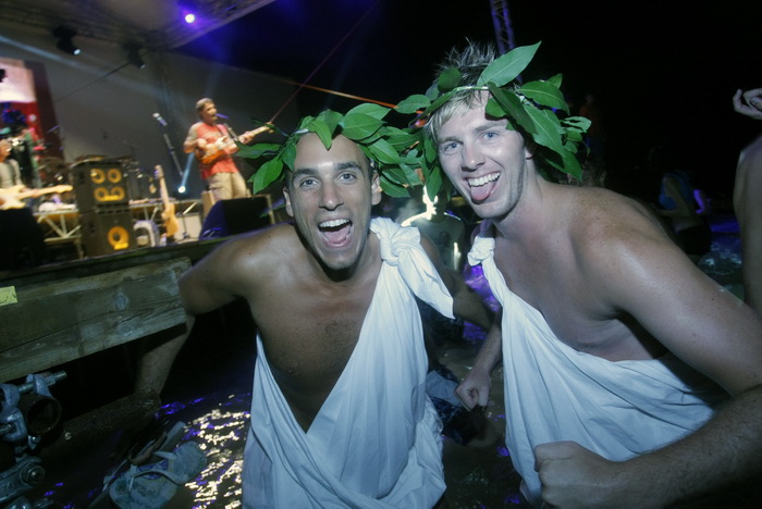 Split, 200810.
Koncert “Funk on the beach” u cast preminulog Dina Dvornika odrzan je na plazi Bacvice u organizaciji Deana Dvornika. Koncert je kasnio dva sata, dok je vise od 6 tisuca poklonika Dina Dvornika cekalo pocetak.
Foto: Duje Klaric / CROPIX Split, 200810.
Koncert “Funk on the beach” u cast preminulog Dina Dvornika odrzan je na plazi Bacvice u organizaciji Deana Dvornika. Koncert je kasnio dva sata, dok je vise od 6 tisuca poklonika Dina Dvornika cekalo pocetak.
Foto: Duje Klaric / CROPIX