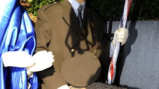 Vodice, 241212.
Josip Matesa Bumba iz Vodica vec godinama izradjuje bozicne jaslice za Vodice, Sibenik i Sibensku Biskupiju, a ove godine ispred svoje obiteljske kuce u Vodicama postavio je jaslice u kojima iznad malog Isusa stoji general Ante Gotovina.
F Vodice, 241212.
Josip Matesa Bumba iz Vodica vec godinama izradjuje bozicne jaslice za Vodice, Sibenik i Sibensku Biskupiju, a ove godine ispred svoje obiteljske kuce u Vodicama postavio je jaslice u kojima iznad malog Isusa stoji general Ante Gotovina.
F