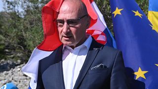 Grlić Radman i veleposlanik Ukrajine posadili maslinu u Perivoju mira