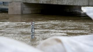 Obrovac: Poplava se polako povlači, stanovnici spašavaju stvari iz domova