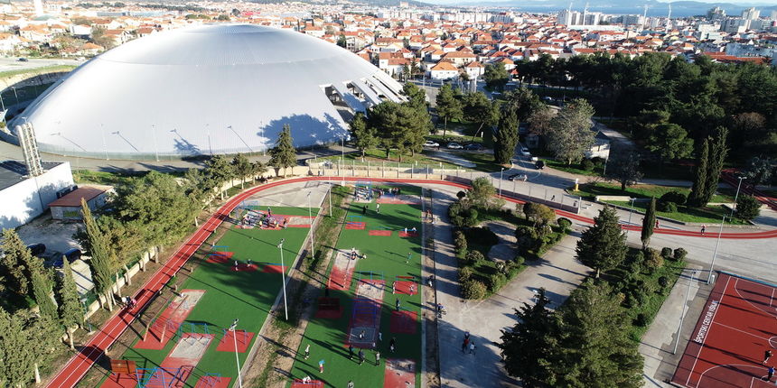 Uskršnji ponedjeljak u ŠC Višnjik. Poligon, Dvorana Krešimir Ćosić Uskršnji ponedjeljak u ŠC Višnjik. Poligon, Dvorana Krešimir Ćosić
