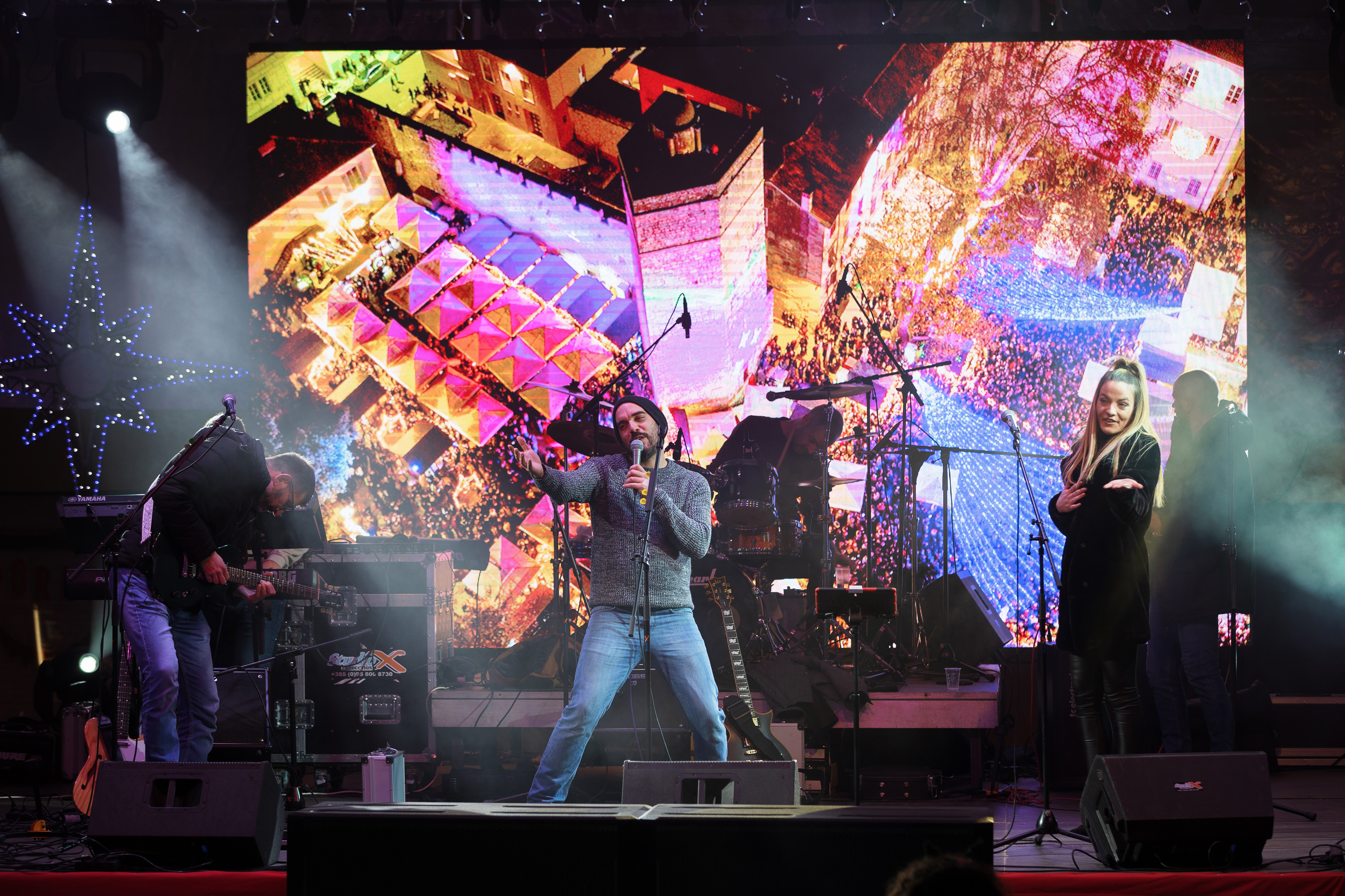 Sveti Nikola i bend Zaratino razveselili i zabavili posjetitelje Sveti Nikola i bend Zaratino razveselili i zabavili posjetitelje