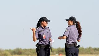 Dan poslije nesrece ceskih turista, Ozlijedjeni Cesi dovezeni su kombijma hitne pomoci iz gospicke bolnice te su ukrcani u avion. Foto: Jure Miskovic / CROPIX Dan poslije nesrece ceskih turista, Ozlijedjeni Cesi dovezeni su kombijma hitne pomoci iz gospicke bolnice te su ukrcani u avion. Foto: Jure Miskovic / CROPIX