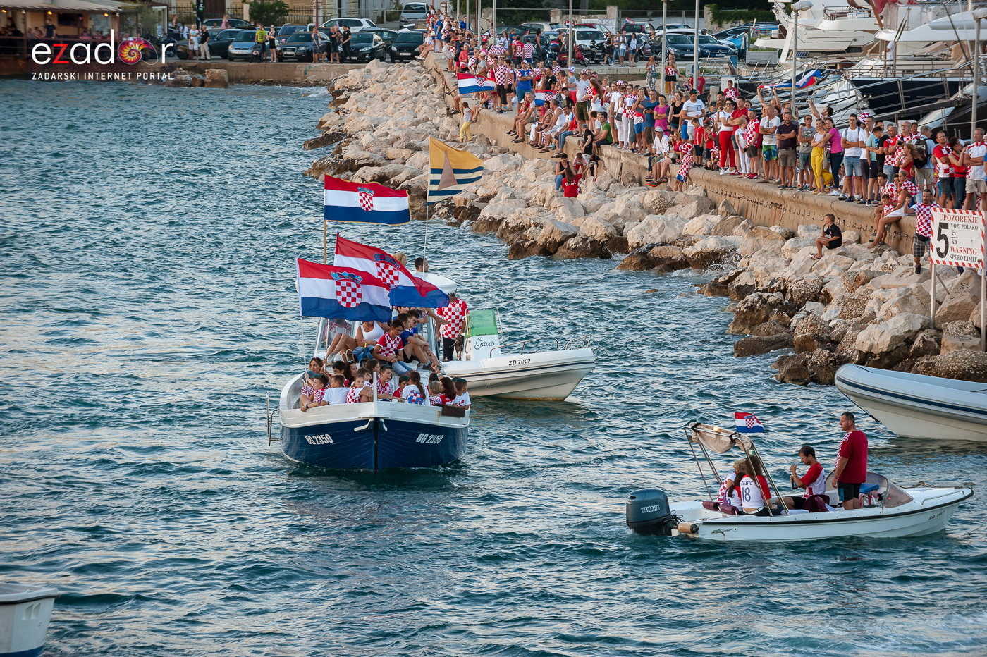 Zadar priredio čudesan doček svojim Vatrenim herojima (1)