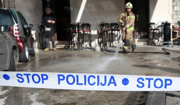 U samom centru Splita 30-godisnji muskarac izboden je nozem i trenutacno se nalazi u KBC-u Split Incident se dogodio u Mandjerovoj ulici, a policija je privela napadaca. Photo: Miranda Cikotic/PIXSELL