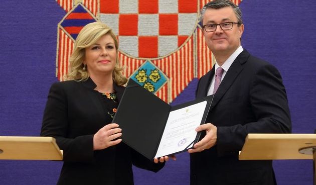 Tihomir Oreskovic predao je predsjednici 78 potpisa za svoj mandat, a Kolinda Grabar-Kitarovic povjerila mu je mandat za sastav nove Vlade. Photo: Jurica Galoic/PIXSELL
