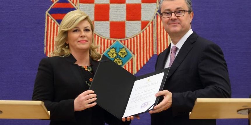 Tihomir Oreskovic predao je predsjednici 78 potpisa za svoj mandat, a Kolinda Grabar-Kitarovic povjerila mu je mandat za sastav nove Vlade. Photo: Jurica Galoic/PIXSELL Tihomir Oreskovic predao je predsjednici 78 potpisa za svoj mandat, a Kolinda Grabar-Kitarovic povjerila mu je mandat za sastav nove Vlade. Photo: Jurica Galoic/PIXSELL