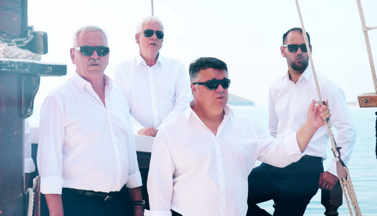 Kod otoka Prvića snimljen spot za pjesmu “Plovim” Tomislava Bralića i klape Intrade!