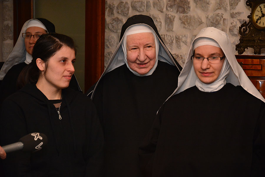 Gradonačelnik Kalmeta posjetio benediktinke; foto Iva Perinčić Gradonačelnik Kalmeta posjetio benediktinke; foto Iva Perinčić