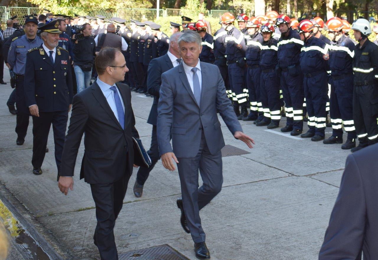 U Divuljama održana tematska sjednica premijera i župana o požarnoj sezoni U Divuljama održana tematska sjednica premijera i župana o požarnoj sezoni
