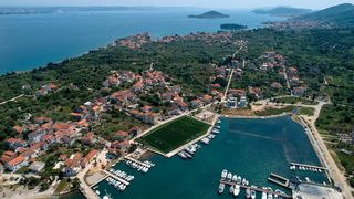 Nogometno igralište uz more u Sutomišćici jedno je od najljepših na svijetu