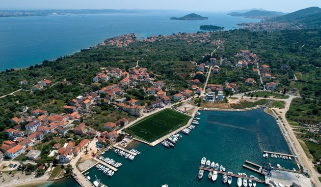 Nogometno igralište uz more u Sutomišćici jedno je od najljepših na svijetu