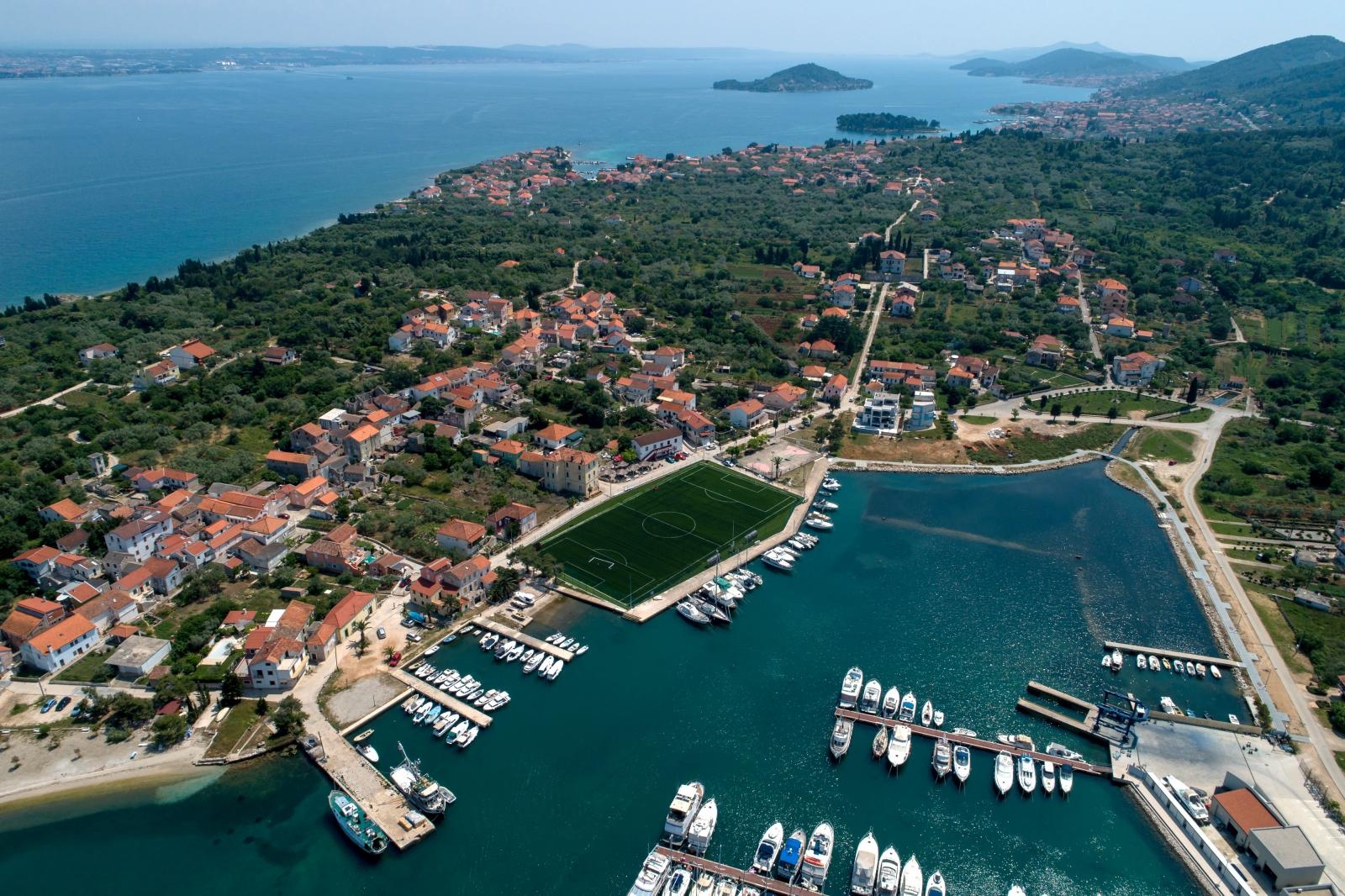 Nogometno igralište uz more u Sutomišćici jedno je od najljepših na svijetu