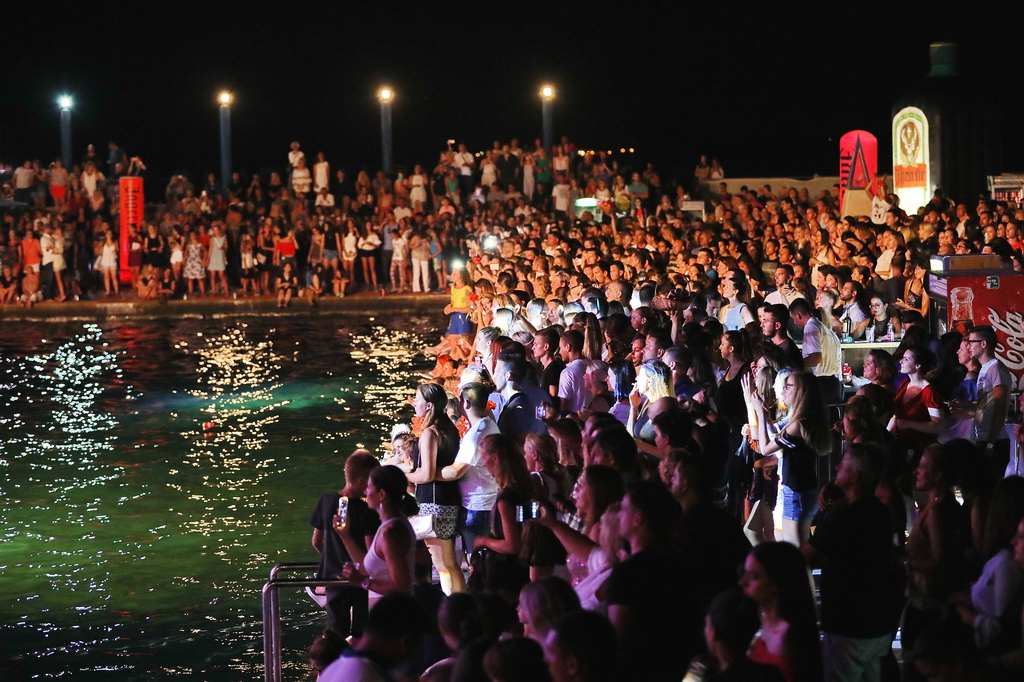 Fenomenalni Petar Grašo raspjevao i rasplesao Biograd Fenomenalni Petar Grašo raspjevao i rasplesao Biograd