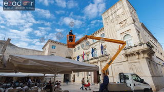 Đir po gradu, petak 24. studenog 2017. – Dan Grada Zadra. Blagdansko kićenje na Narodnom trgu