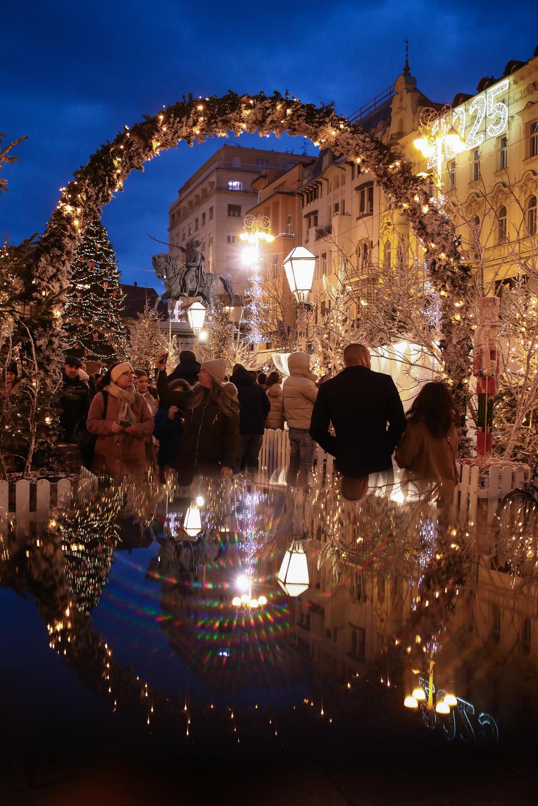 Zagrebački Advent na Trgu bana Jelačića