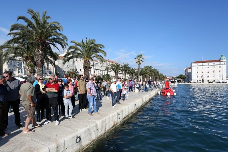 Dina Levačić otplivala humanitarni maraton između Trogira i Splita za Udrugu Anđeli. Foto: Miranda Cikotić/PIXSELL Dina Levačić otplivala humanitarni maraton između Trogira i Splita za Udrugu Anđeli. Foto: Miranda Cikotić/PIXSELL