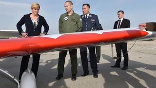 Predsjednica Kolinda Grabar-Kitarović posjetila 93. zrakoplovnu bazu Zemunik. Foto: Dino Stanin/PIXSELL