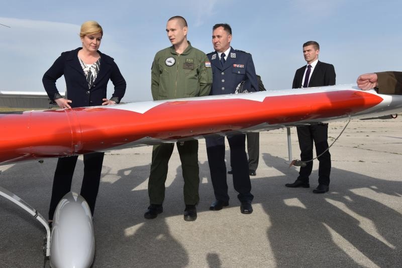 Predsjednica Kolinda Grabar-Kitarović posjetila 93. zrakoplovnu bazu Zemunik. Foto: Dino Stanin/PIXSELL