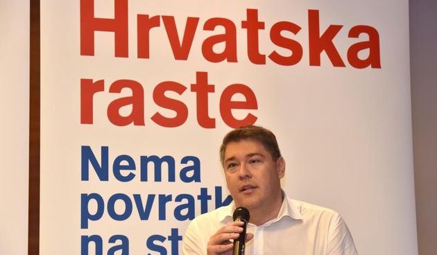 Boris Lalovac sudjelovao je na SDP-ovoj predizbornoj tribini u hotelu Kolovare te je odgovarao na pitanja okupljenih građana, Foto: Dino Stanin/PIXSELL