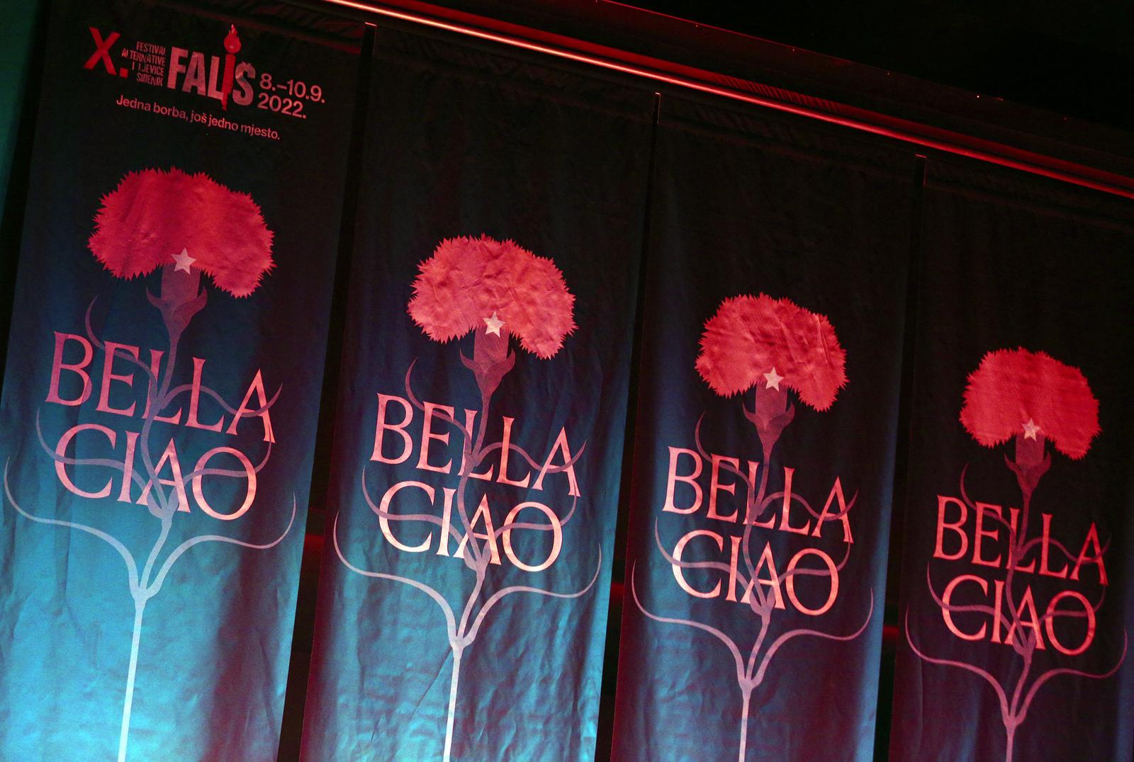 U kući umjetnosti Arsen održan okrugli stol: ‘Novinarstvo kao javno dobro ili korporativno zlo’ U kući umjetnosti Arsen održan okrugli stol: ‘Novinarstvo kao javno dobro ili korporativno zlo’