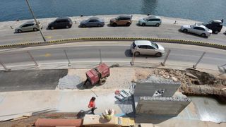 Iako se priblizava pocetak turisticke sezone, stara gradska jezgra pretvorena je u veliko gradiliste. Photo: Dino Stanin/PIXSELL Autor Dino Stanin/PIXSELL Ključne riječi bager, turisticka sezona, skele, raskopano, cesta, radovi, Iako se priblizava pocetak turisticke sezone, stara gradska jezgra pretvorena je u veliko gradiliste. Photo: Dino Stanin/PIXSELL Autor Dino Stanin/PIXSELL Ključne riječi bager, turisticka sezona, skele, raskopano, cesta, radovi,