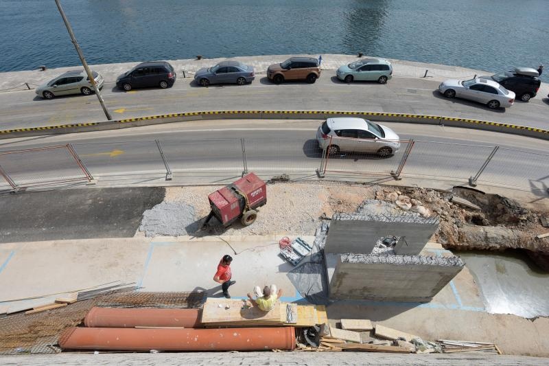 Iako se priblizava pocetak turisticke sezone, stara gradska jezgra pretvorena je u veliko gradiliste. Photo: Dino Stanin/PIXSELL Autor Dino Stanin/PIXSELL Ključne riječi bager, turisticka sezona, skele, raskopano, cesta, radovi, Iako se priblizava pocetak turisticke sezone, stara gradska jezgra pretvorena je u veliko gradiliste. Photo: Dino Stanin/PIXSELL Autor Dino Stanin/PIXSELL Ključne riječi bager, turisticka sezona, skele, raskopano, cesta, radovi,