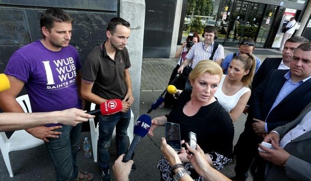 Predsjednica RH Kolinda Grabar-Kitarovic nakon razgovora u Ministarstvu poljoprivrede razgovarala je s bracom Markic koji nekoliko dana prosvjeduju ispred zgrade Ministarstva. Photo: Zarko Basic/PIXSELL