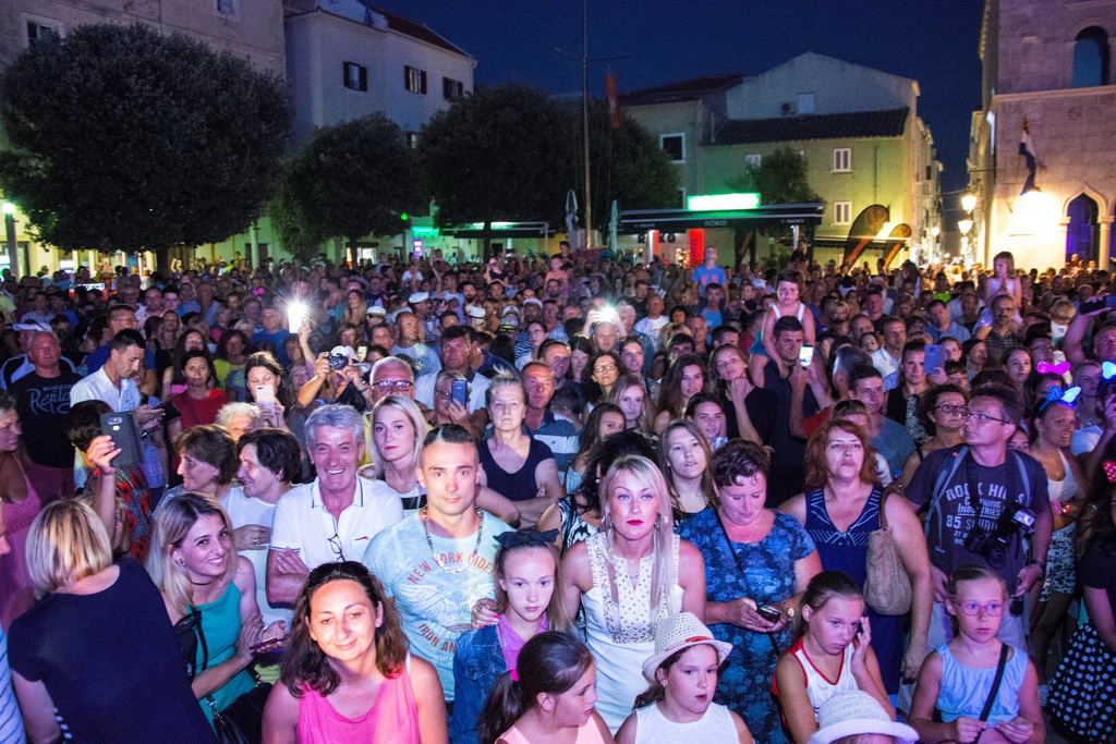 Paški ljetni karneval 2017 – maškarana povorka