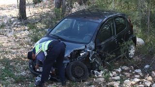 Dvoje ozlijeđenih u sudaru dva automobila na vodičkoj obilaznici, intervenirali i vatrogasci Dvoje ozlijeđenih u sudaru dva automobila na vodičkoj obilaznici, intervenirali i vatrogasci