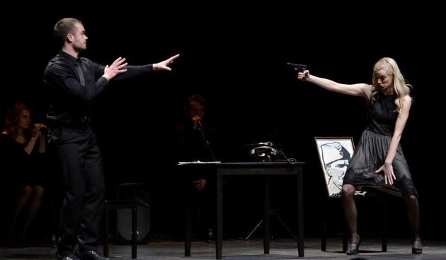 Zagreb – U kazalistu Komedija premijerno izvedena predstava Loptice. Slaven Spanovic, Petra Kurtela. Photo: Marko Lukunic/PIXSELL