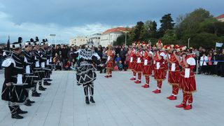 HGD Sv. Cecilija izvelo korčulanski viteški ples “Moreška” na Pozdravu suncu