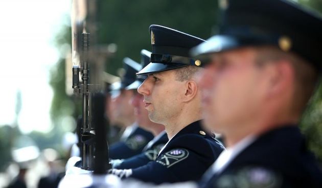 Ministar obrane Josip Buljevic, kao izaslanik predsjednika Vlade Republike Hrvatske Tihomira Oreskovica, sudjelovali su na polaganju vijenaca u povodu 25. obljetnice formiranja Oruzanih snaga Republike Hrvatske. Grob Franje Tudjmana. Photo: Sanjin Struki