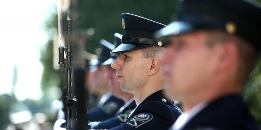 Ministar obrane Josip Buljevic, kao izaslanik predsjednika Vlade Republike Hrvatske Tihomira Oreskovica, sudjelovali su na polaganju vijenaca u povodu 25. obljetnice formiranja Oruzanih snaga Republike Hrvatske. Grob Franje Tudjmana. Photo: Sanjin Struki